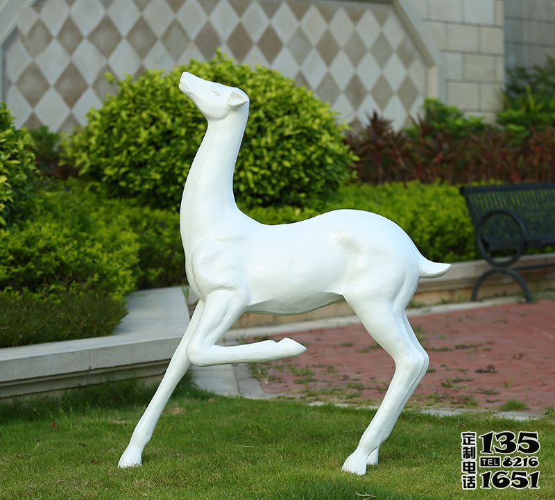 公園草坪奔跑的玻璃鋼抽象梅花鹿雕塑 公園草坪奔跑的玻璃鋼抽象梅花鹿雕塑