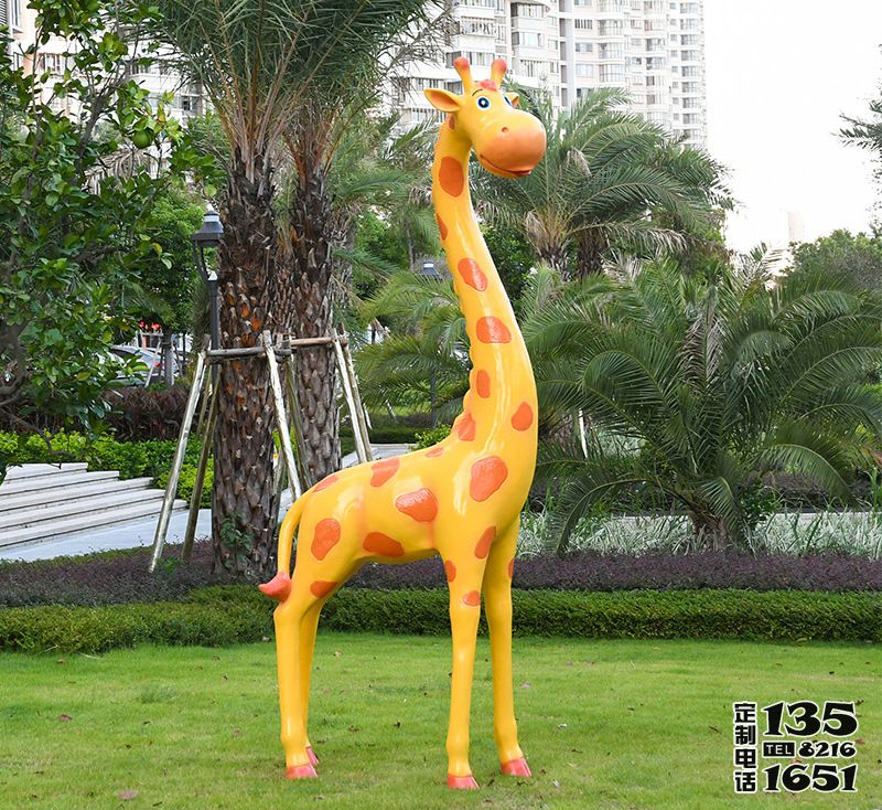 動(dòng)物園玻璃鋼彩繪仿真動(dòng)物長(zhǎng)頸鹿雕塑 動(dòng)物園玻璃鋼彩繪仿真動(dòng)物長(zhǎng)頸鹿雕塑