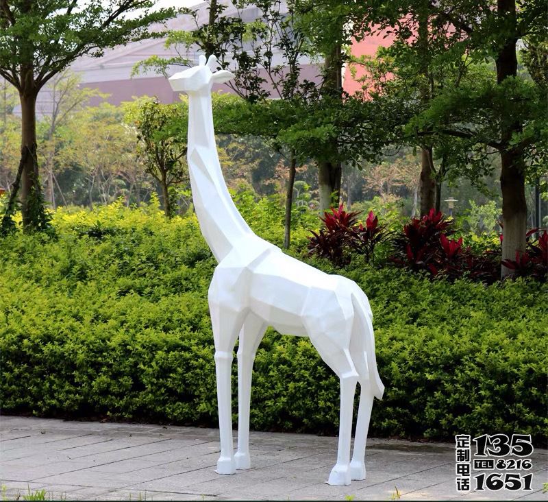 花園玻璃鋼幾何景觀白色長(zhǎng)頸鹿雕塑 花園玻璃鋼幾何景觀白色長(zhǎng)頸鹿雕塑
