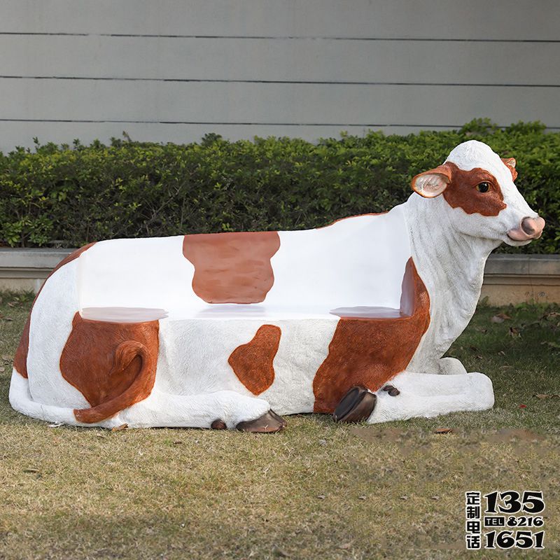 景區(qū)創(chuàng)意玻璃鋼卡通奶牛座椅雕塑 景區(qū)創(chuàng)意玻璃鋼卡通奶牛座椅雕塑