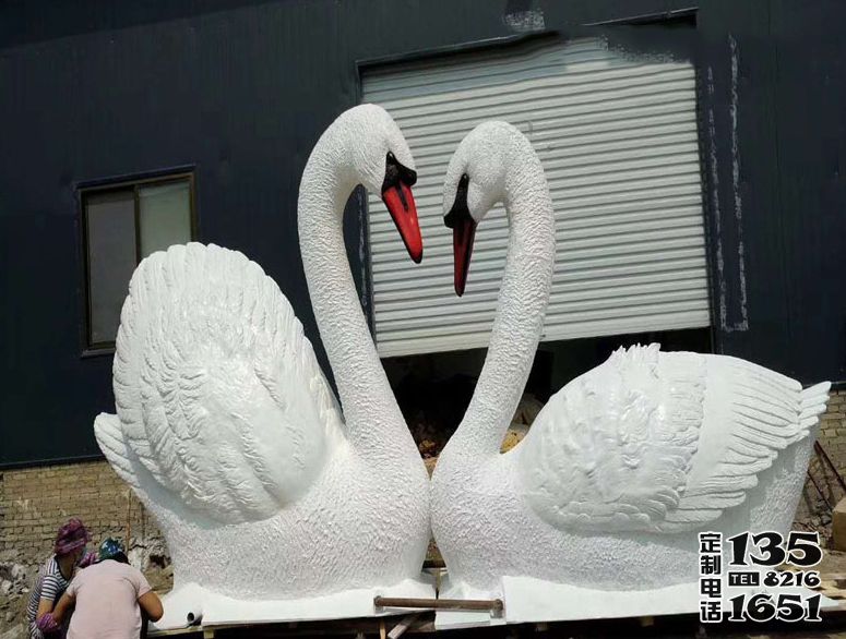 戶外景區大型玻璃鋼仿真動物愛心天鵝雕塑 戶外景區大型玻璃鋼仿真動物愛心天鵝雕塑