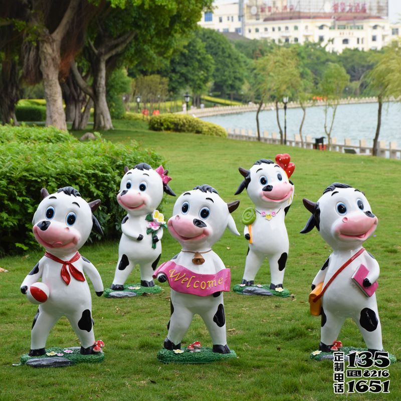 游樂場動物園玻璃鋼卡通創意站立的奶牛雕塑 游樂場動物園玻璃鋼卡通創意站立的奶牛雕塑