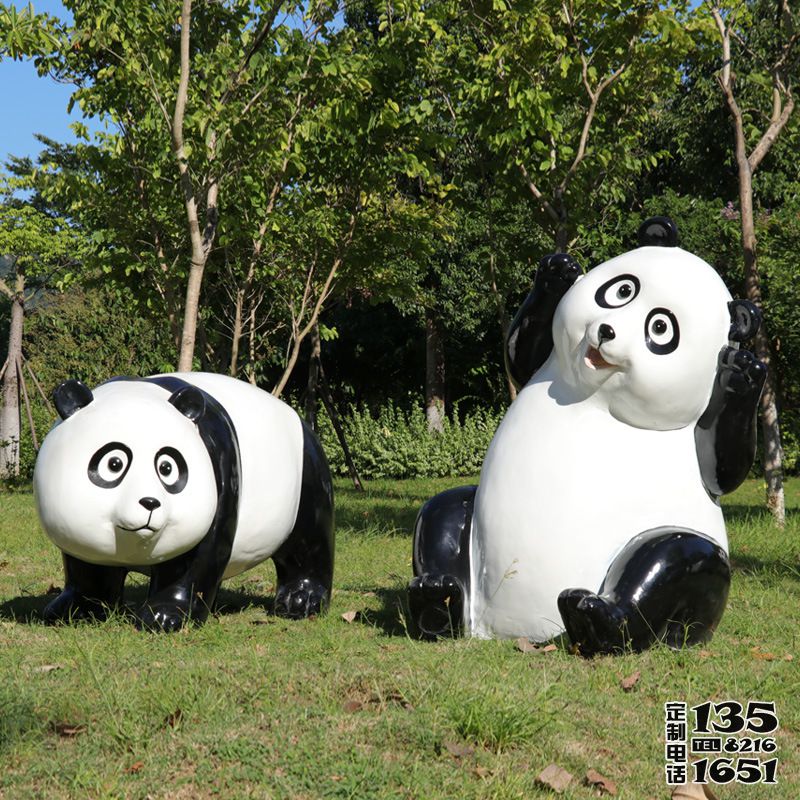 公園觀景區草坪擺放呆萌玻璃鋼卡通熊貓雕塑 公園觀景區草坪擺放呆萌玻璃鋼卡通熊貓雕塑
