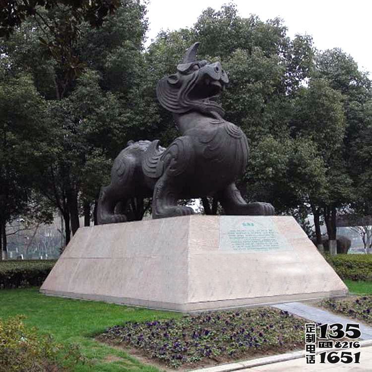 景區擺放的黑色的大型玻璃鋼獬豸雕塑 景區擺放的黑色的大型玻璃鋼獬豸雕塑