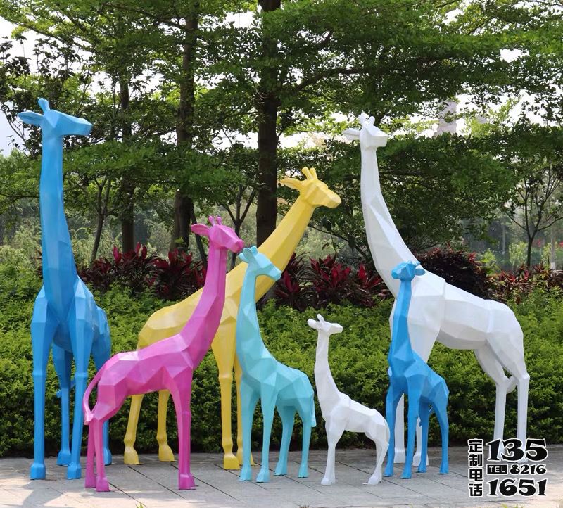 戶外動(dòng)物園玻璃鋼彩繪幾何長(zhǎng)頸鹿雕塑 戶外動(dòng)物園玻璃鋼彩繪幾何長(zhǎng)頸鹿雕塑