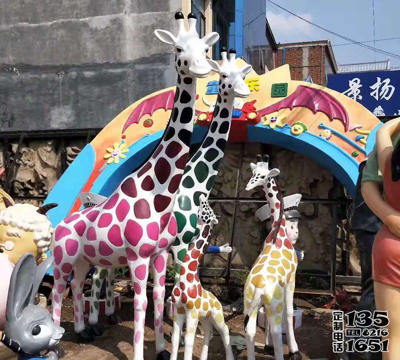 玻璃鋼彩繪卡通動物游樂場長頸鹿雕塑 玻璃鋼彩繪卡通動物游樂場長頸鹿雕塑
