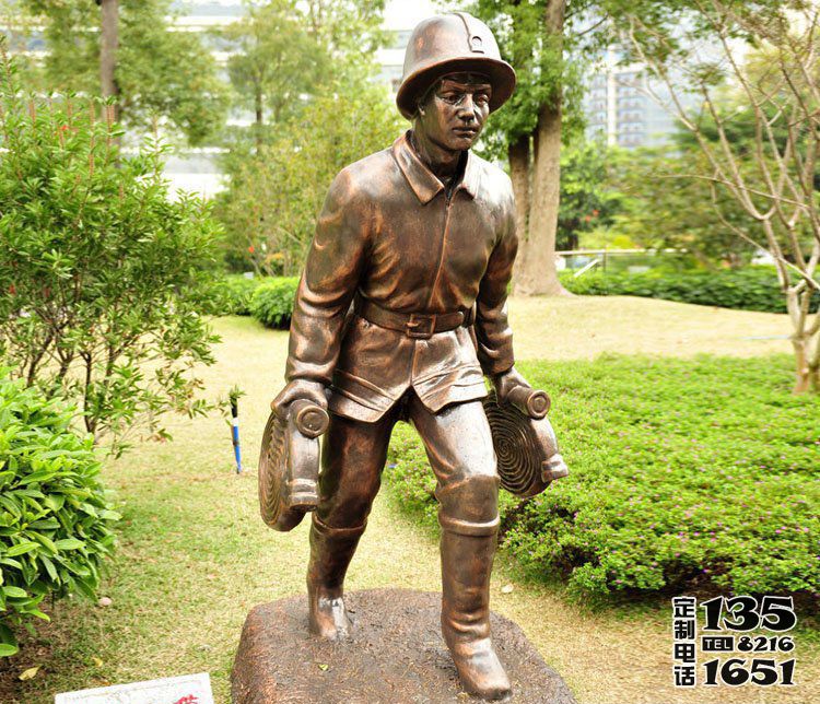 景區玻璃鋼仿銅的八路軍戰士雕塑 景區玻璃鋼仿銅的八路軍戰士雕塑